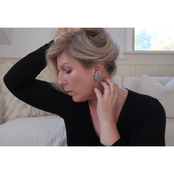 Vintage Aurora Borealis AB Rhinestone Clip Earrings Blue Flower Cluster Star - Picture 9 of 9